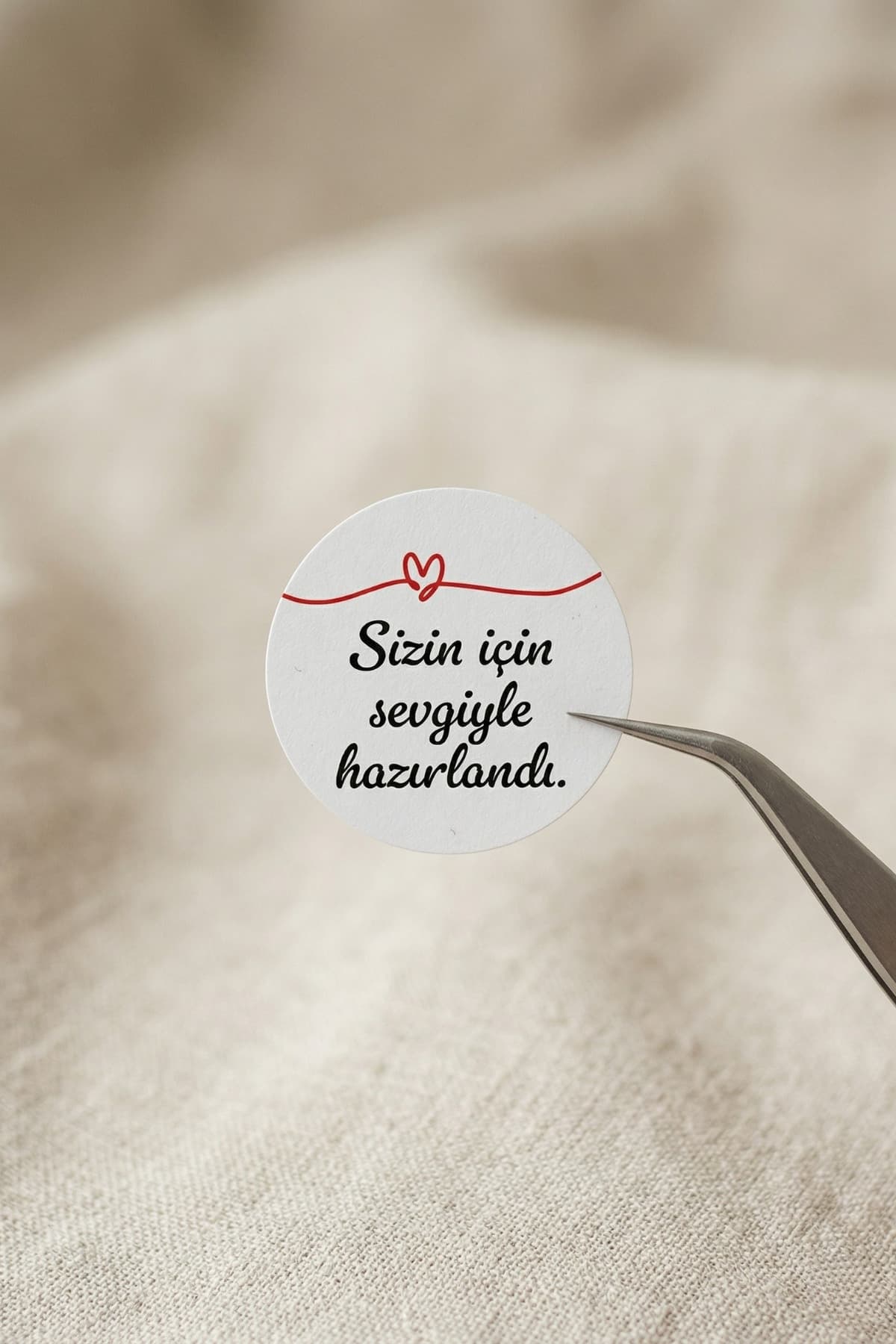 Sevgiyle Hazırlandı Yazılı 35’li Sticker 3 cm Yuvarlak Beyaz Mat Etiket
